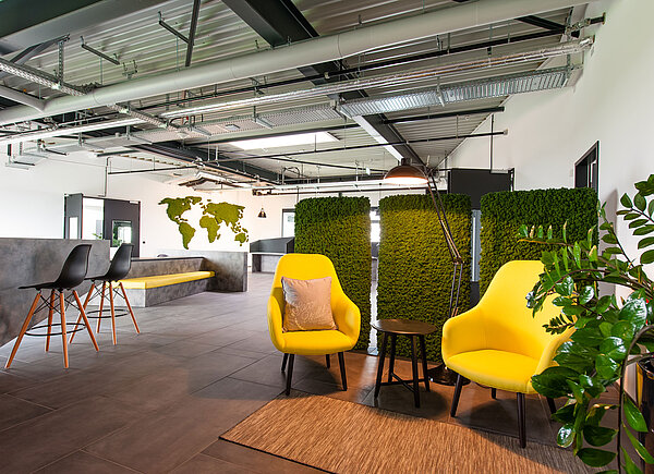 Freund Moss Manufactory acoustically effective room dividers with moss walls in the feel-good office