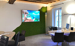 Reisebüro Moosbilder für zufriedene Mitarbeiter und Kunden, Evergreen Premium Mooswand, Sonderform Logobild