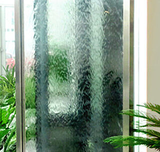 Water walls WATER at Freund: Flowing, calming and improving indoor air