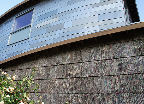 Freund GmbH Fassadengestaltung, Individuelle Gestaltung für die Haut eines Gebäudes, Beispiel Bark House Premium Pappelrinde