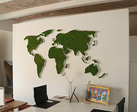 Moss wall with important message, moss map of the world, Evergreen Premium moss, Jugend gegen Aids