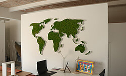 Moss wall with important message, moss map of the world, Evergreen Premium moss, Jugend gegen Aids