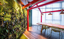 Freund Greenwood Jungle Mooswand, konservierte Pflanzenwand, Greenhouse ZAL Hamburg, mit Nuid