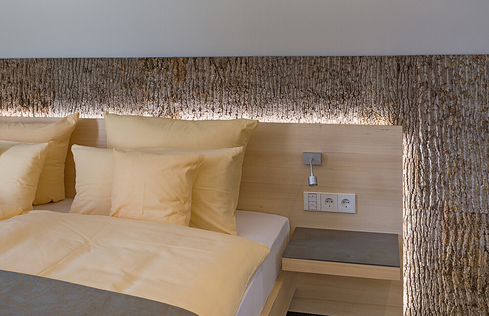 Hoteldesign mit Holzdetails, Freund GmbH Bark House® Pappelrinde, Schindeln, Seehotel Wiesler, Titisee-Neustadt