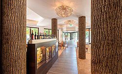 Schubert's restaurant Berlin, premium interior, pillars with Freund GmbH Bark House® poplar bark, Berlin, gastronomy