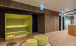 Freund GmbH Bark House® poplar bark, warm wood walls in the LUXTRAM offices, calming ambience