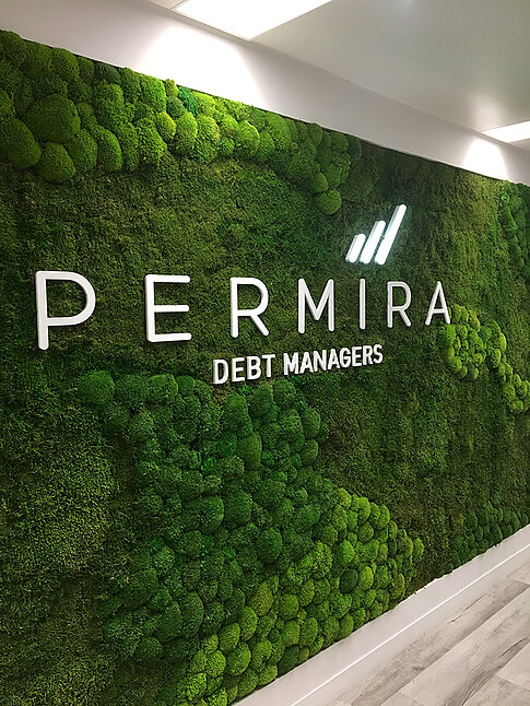 Freund Greenwood Extra Plus, preserved moss wall, forest moss with moss buns, with logo, Permira offices, London
