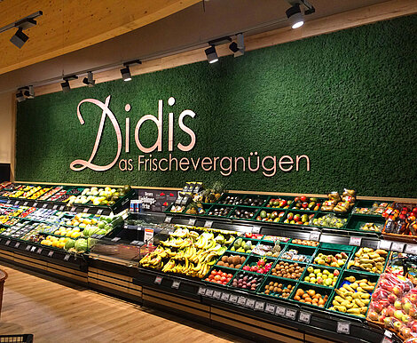Evergreen Moss Standard, “Didis Frischevergnügen” lettering on background, fruit and vegetables department
