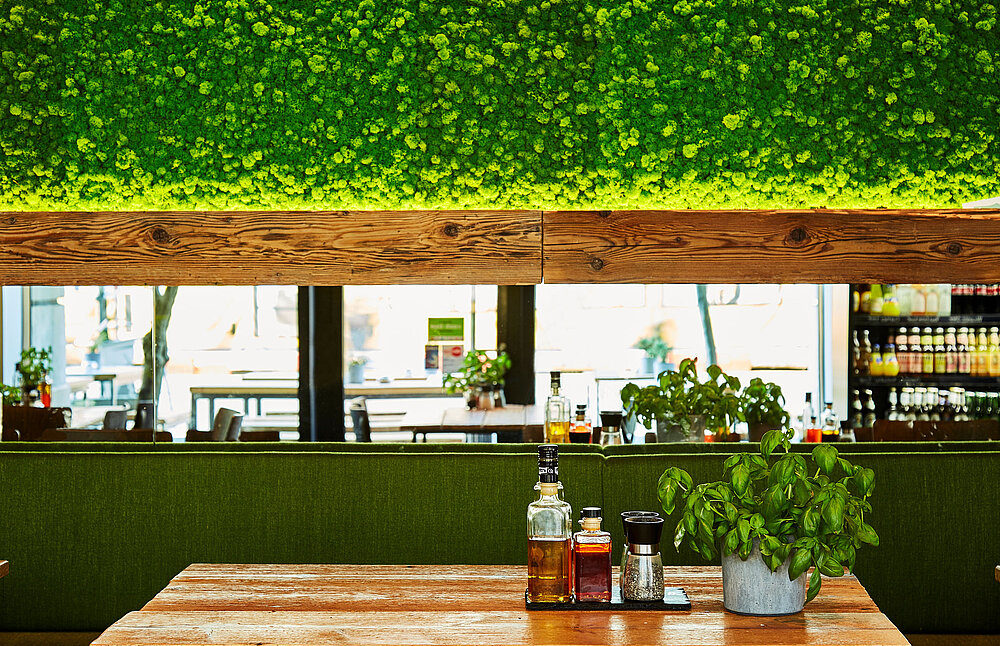 Evergreen Moos Flex als Wandbegrünung im Restaurant Little Green Rabbit, Berlin