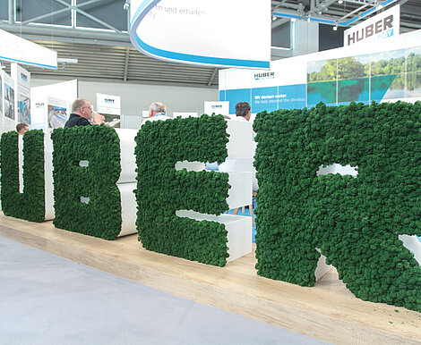 HUBER moss lettering of Freund Evergreen Moss Premium, exhibition stand, moss objects
