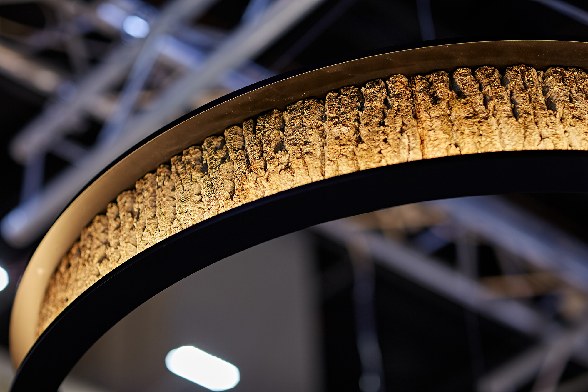 Freund GmbH circular lights with Bark House® poplar bark, curved, ceiling lamp