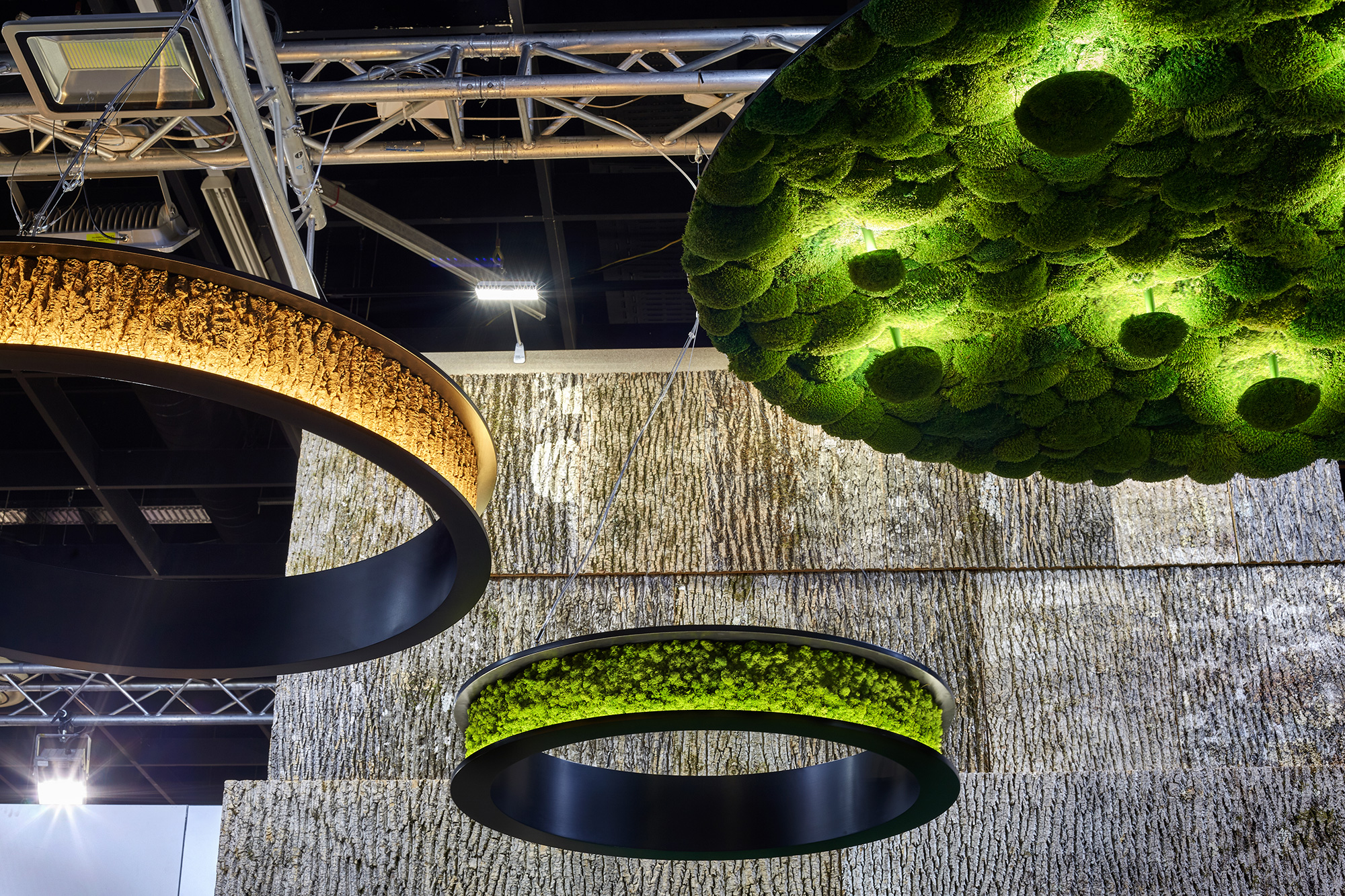 Freund GmbH circular lights with Bark House® poplar bark, curved, ceiling lamp